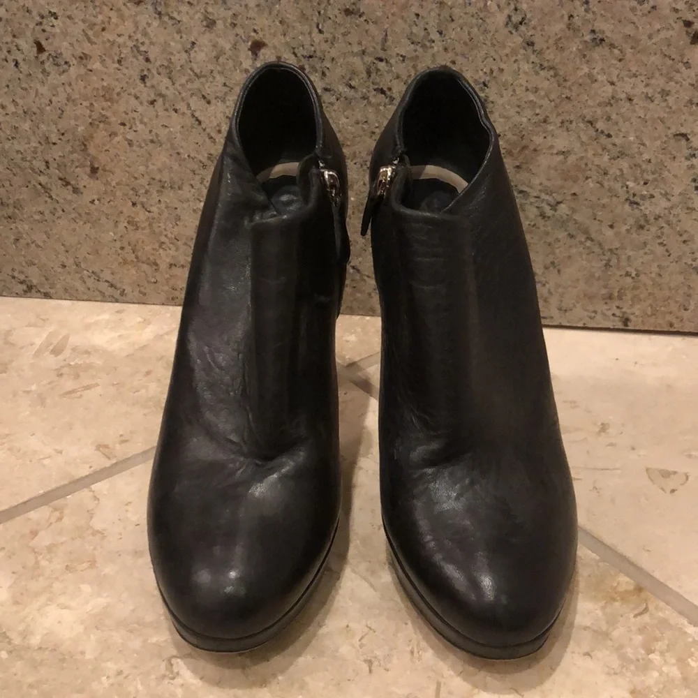 Vintage Christian Dior 100% leather stiletto platform zip up ankle bootie heel